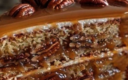 Cake with pecans and caramel from the southern region.