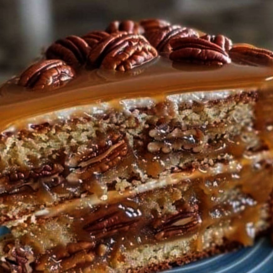 Cake with pecans and caramel from the southern region.