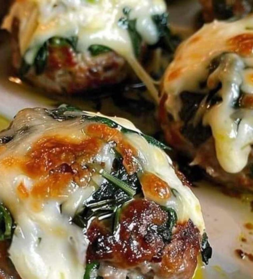 Spinach Garlic Meatballs Stuffed With Mozzarella