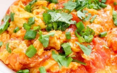 Delicious Eggs with Tomatoes: The Easiest Breakfast in 5 Minutes