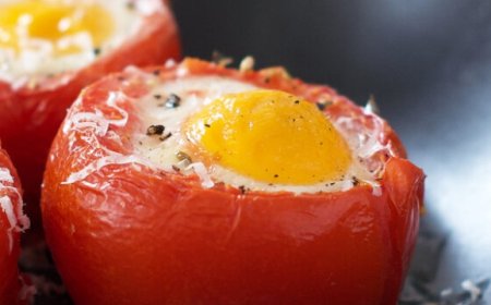 Simple Delights: Eggs on Tomatoes Recipe