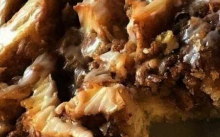 Cinnabon’s Cinnamon Roll Cake