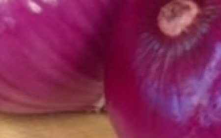 How to Make Onion Hair Oil for Faster Hair Growth and to Stop Hair Fall