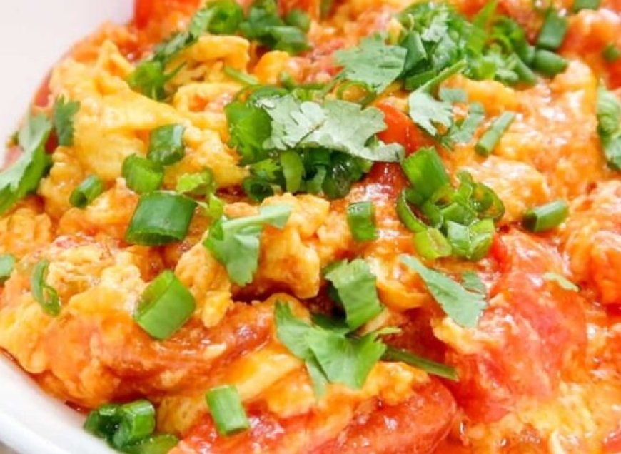 Delicious Eggs with Tomatoes: The Easiest Breakfast in 5 Minutes