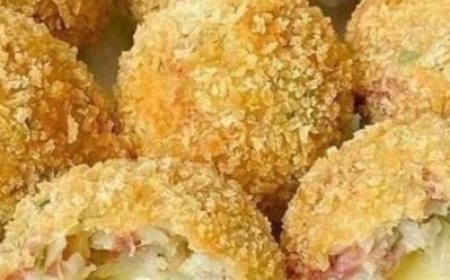 Rice ball with cheese & pepperoni