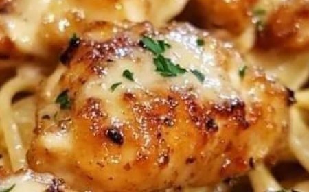 Garlic ButterChicken Bites withCreamy ParmesanPasta