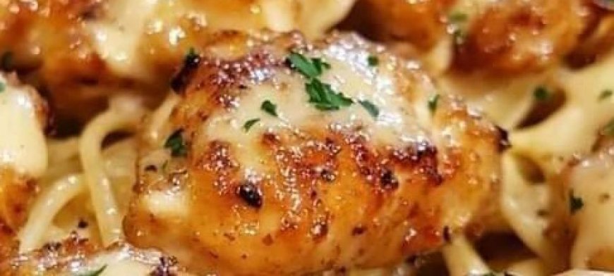 Garlic ButterChicken Bites withCreamy ParmesanPasta