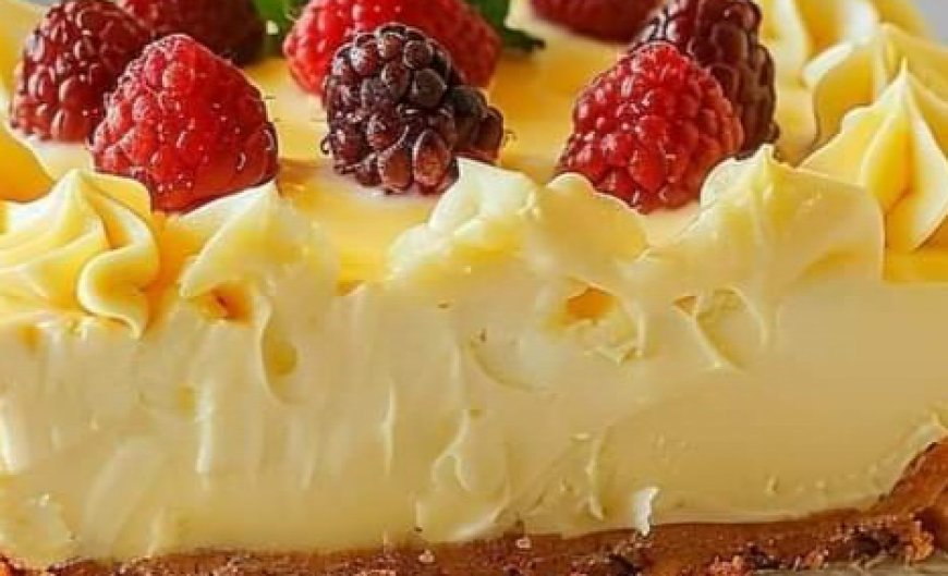 The perfect summer treat is the delicious Cream Cheesecake!