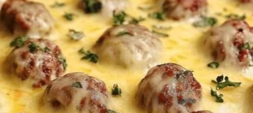 Meatball and Cheese Bake: A Comforting, Cheesy Delight