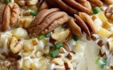 HEAVENLY PINEAPPLE CHEESEBALL!!!