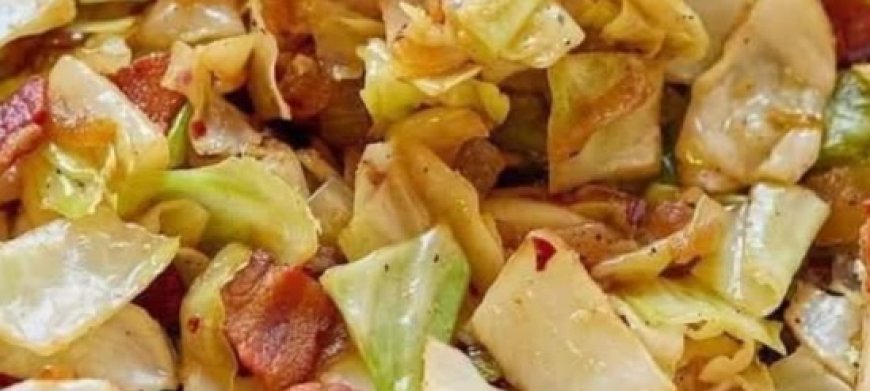 FRIED CABBAGE WITH BACON, ONION, AND GARLIC!!!