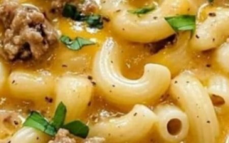 One Pot Macaroni Cheeseburger Soup