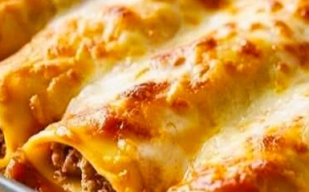 Cannelloni with Minced Meat and Tomato Sauce