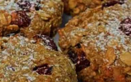 Baked Oatmeal with Fruits and Nuts