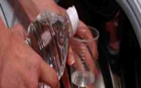 Yes, vinegar helps clean the washing machine thoroughly: here’s how to use it