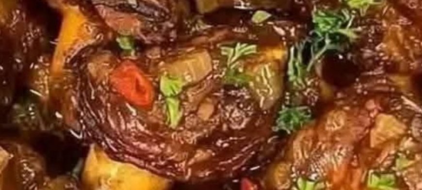 Savory Braised Oxtails with Herb-Infused Sauce