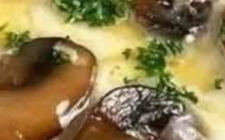 Cheesy Mushroom Beef & Rice Bake