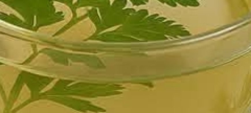 The Power of Parsley Tea: Natural Relief for Swelling in Legs, Ankles, and Feet
