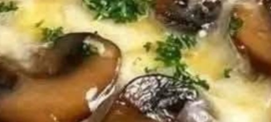 Cheesy Mushroom Beef & Rice Bake