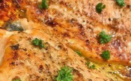 Baked Salmon in Foil with Asparagus and Lemon Garlic Butter Sauce