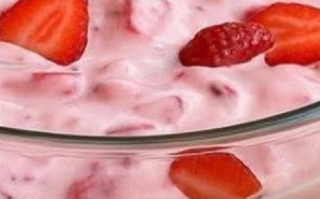 2-Minute Strawberry Yogurt Dessert