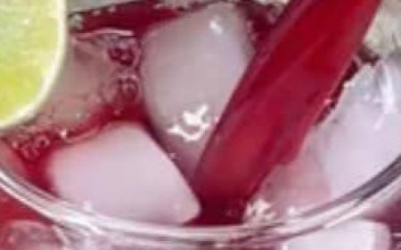 The Perfect Nighttime Tea: Hibiscus with Bay Leaf and Cinnamon