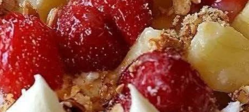 Creamy Cheesecake Fruit Medley: A Decadent and Refreshing Dessert