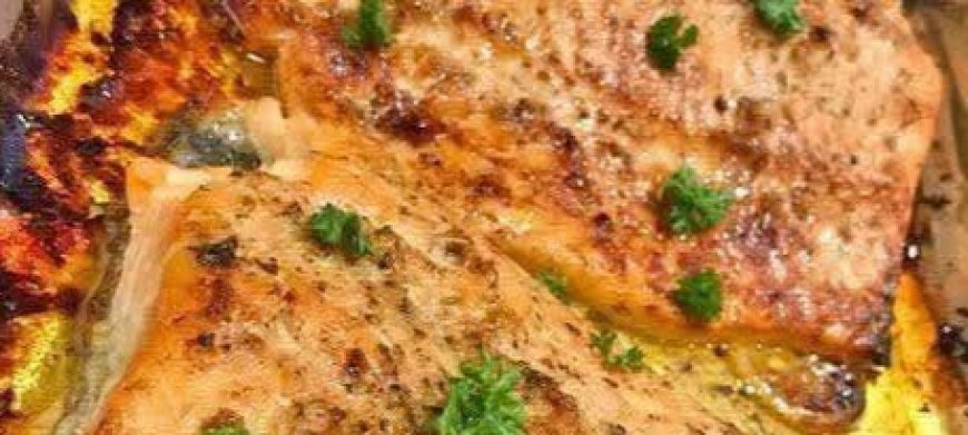 Baked Salmon in Foil with Asparagus and Lemon Garlic Butter Sauce