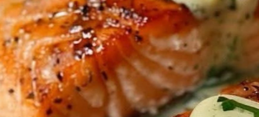 Salmon with Creamy Spinach Sauce