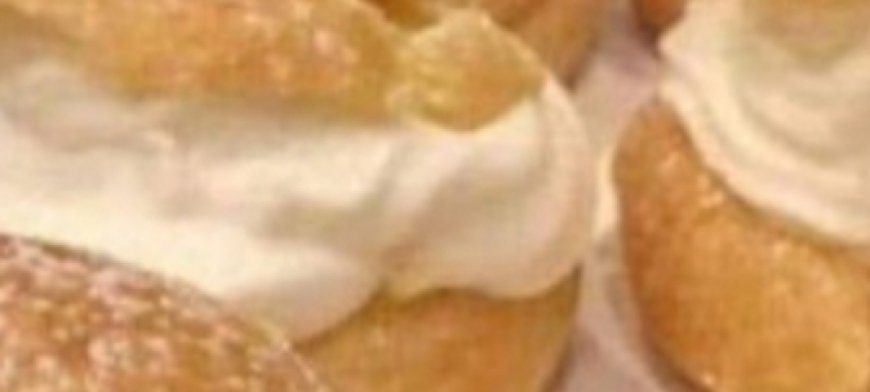 MOM’S FAMOUS CREAM PUFFS