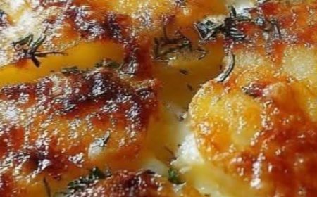 Cheesy Garlic Potatoes Gratin – Easy & Creamy