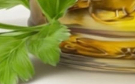 Benefits of Mixing Castor Oil & Garlic