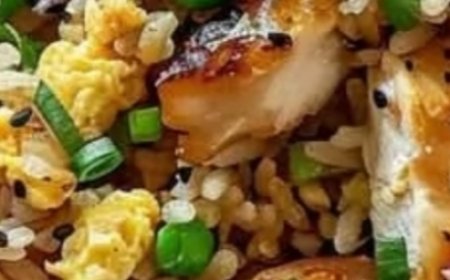Mediterranean Crispy Garlic Chicken Fried Rice