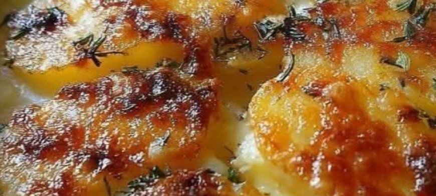 Cheesy Garlic Potatoes Gratin – Easy & Creamy