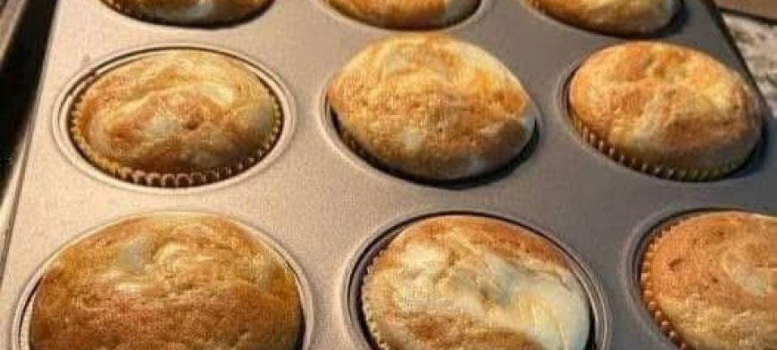 Pumpkin Cream Cheese Swirl Muffins