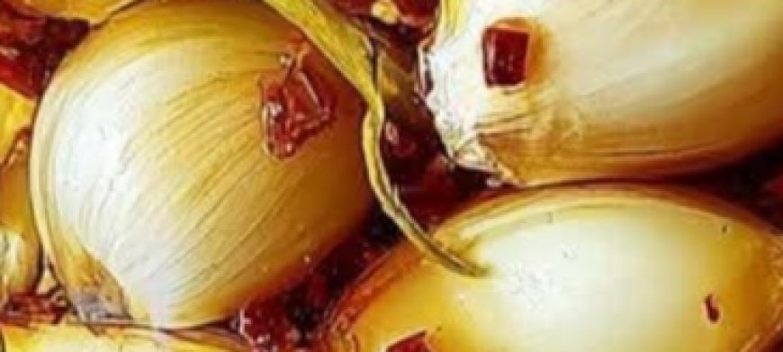 Spicy Pickled Garlic Cloves