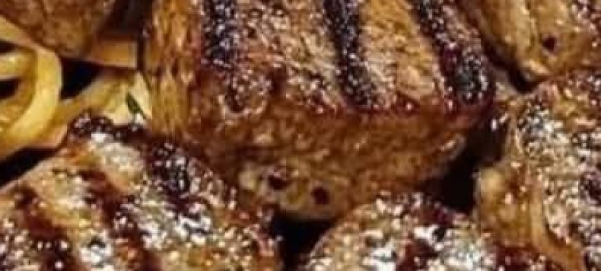 Sizzling Garlic Butter Steak Bites with Creamy Spaghetti .