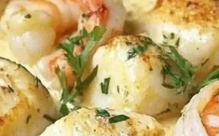 Shrimp and Cod in Creamy Garlic Sauce