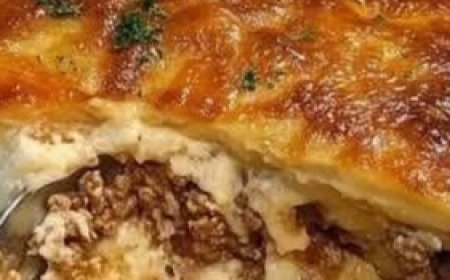 Hearty Beef and Rice Casserole with Cheese