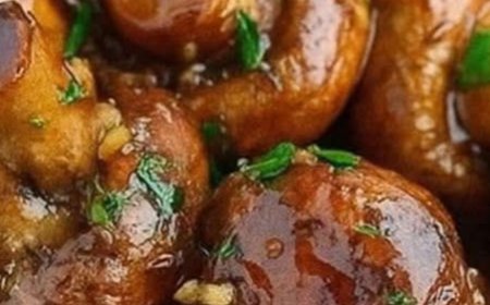 Air Fryer Garlic Butter Roasted Mushrooms