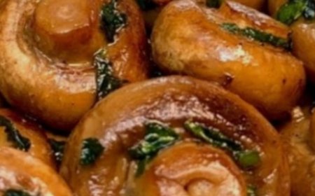 Garlic Butter Sautéed Mushrooms with Fresh Parsley