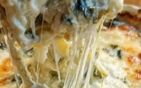 30-Min Spinach & Artichoke Dip with Pita Chips