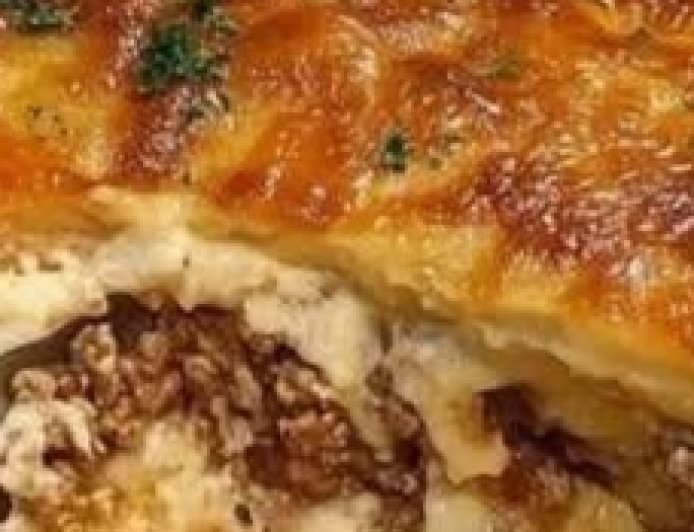 Hearty Beef and Rice Casserole with Cheese