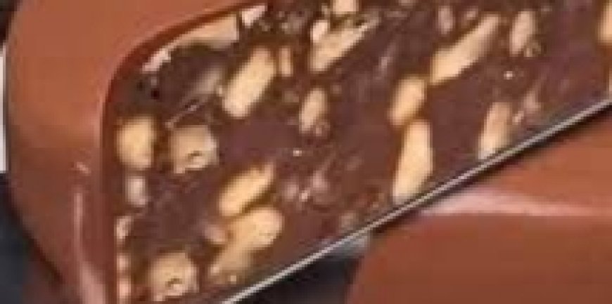 No-Bake Chocolate Biscuit Cake