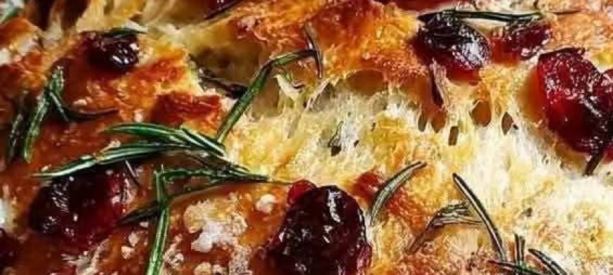 No-Knead Cranberry & Herb Bread with Garlic Butter