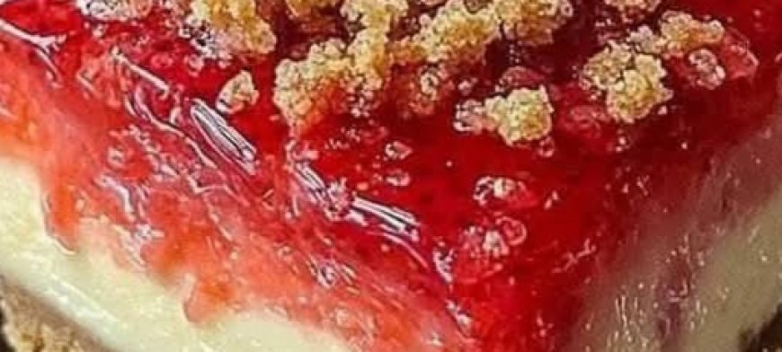 STRAWBERRY CHEESECAKE BARS