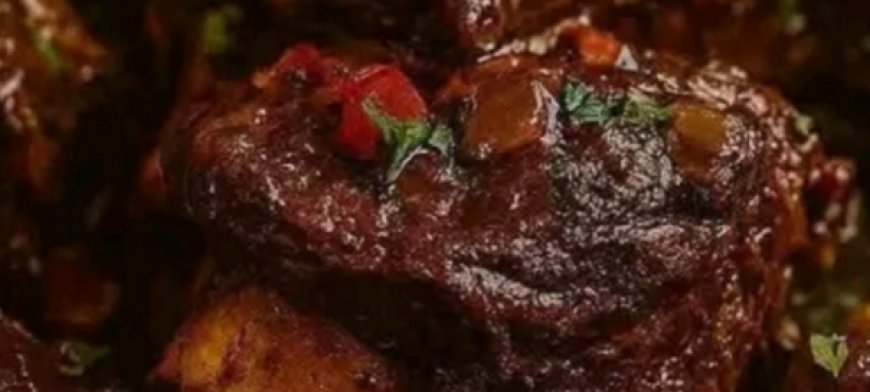 Savory Braised Oxtails with Herb-Infused Sauce