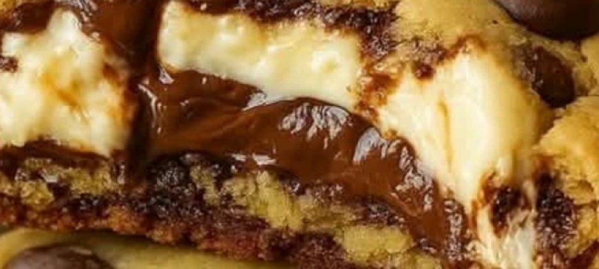 Cheesecake-Filled Chocolate Chip Cookies