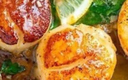 Seared Scallops with Lemon and Spinach