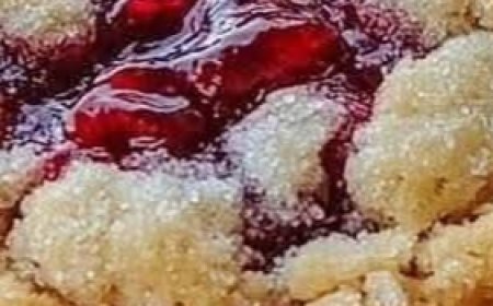 Buttery Raspberry Crumble Cookies
